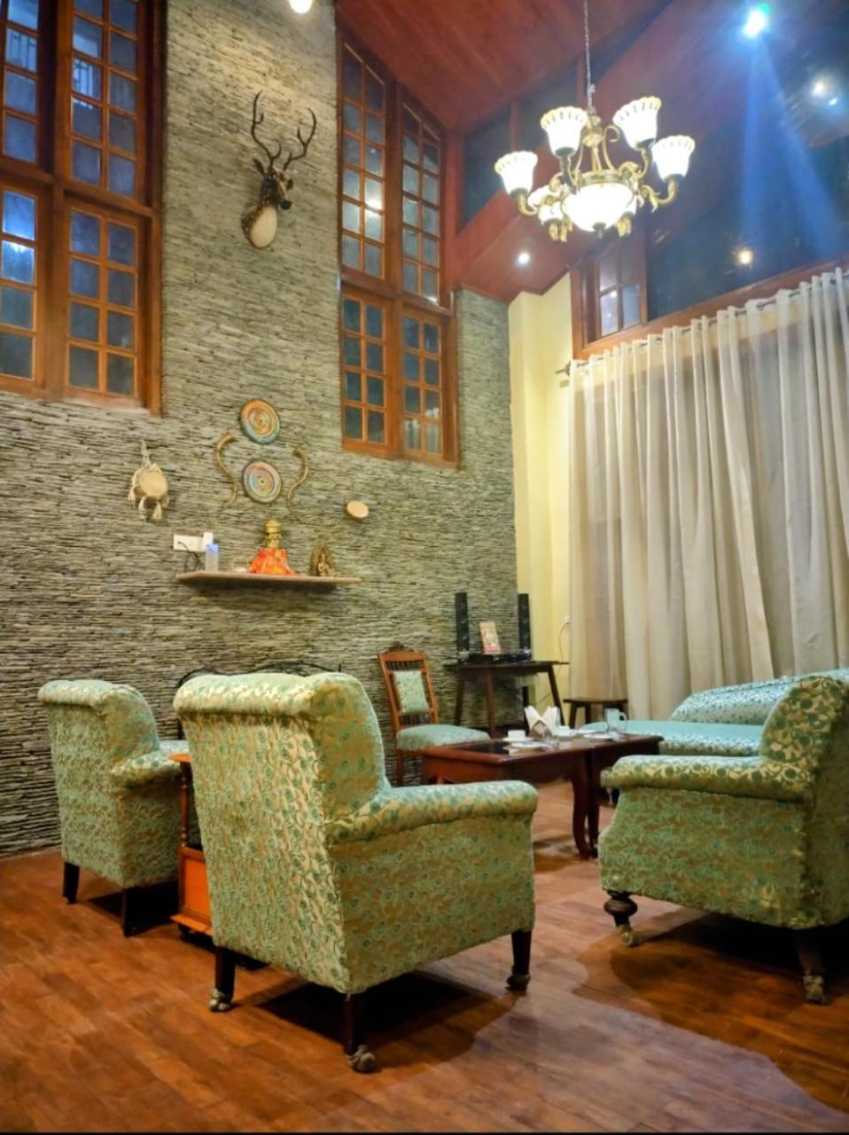 Regenta Inn By Riverside Manali Exterior photo