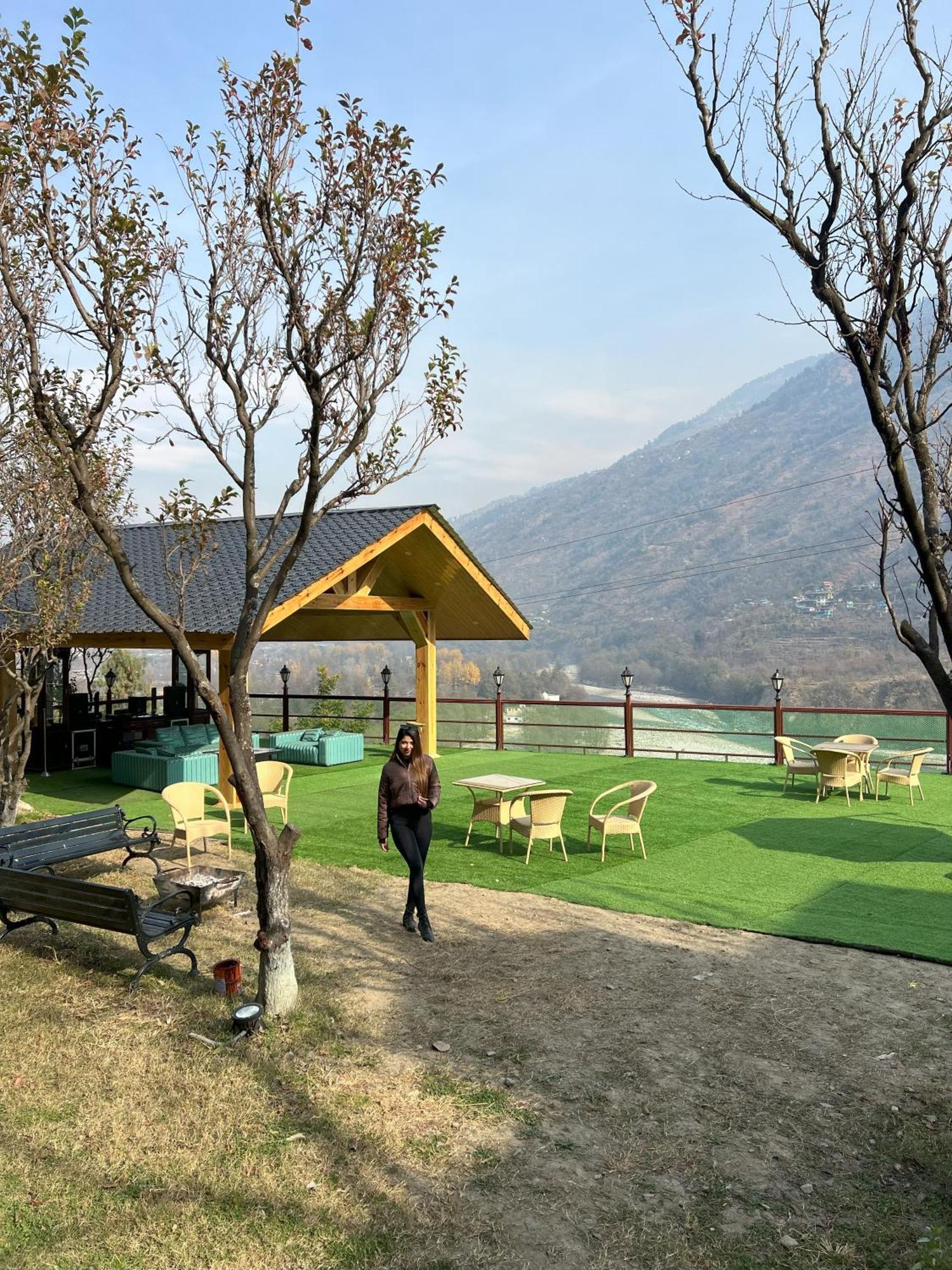 Regenta Inn By Riverside Manali Exterior photo