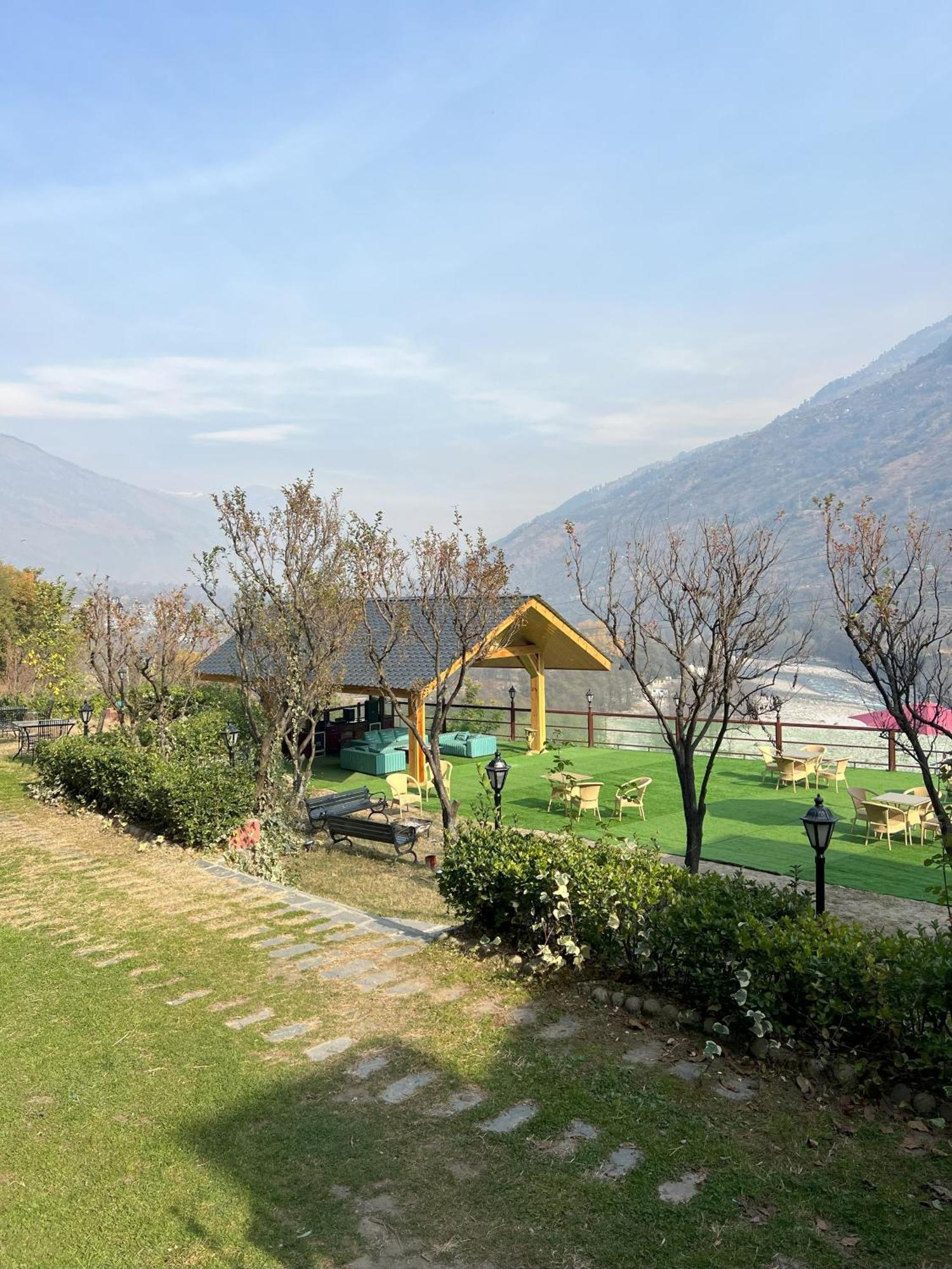 Regenta Inn By Riverside Manali Exterior photo