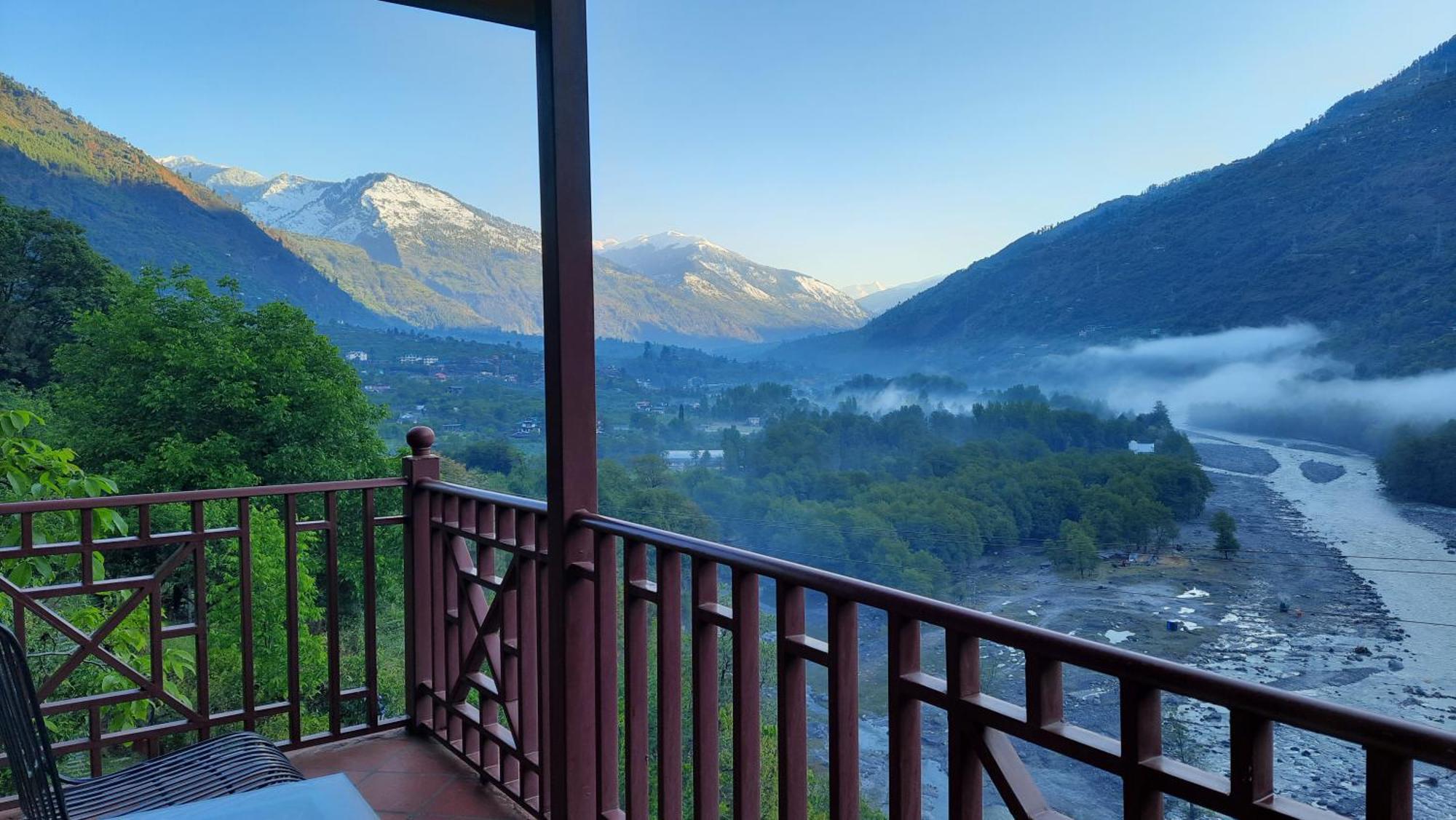 Regenta Inn By Riverside Manali Exterior photo