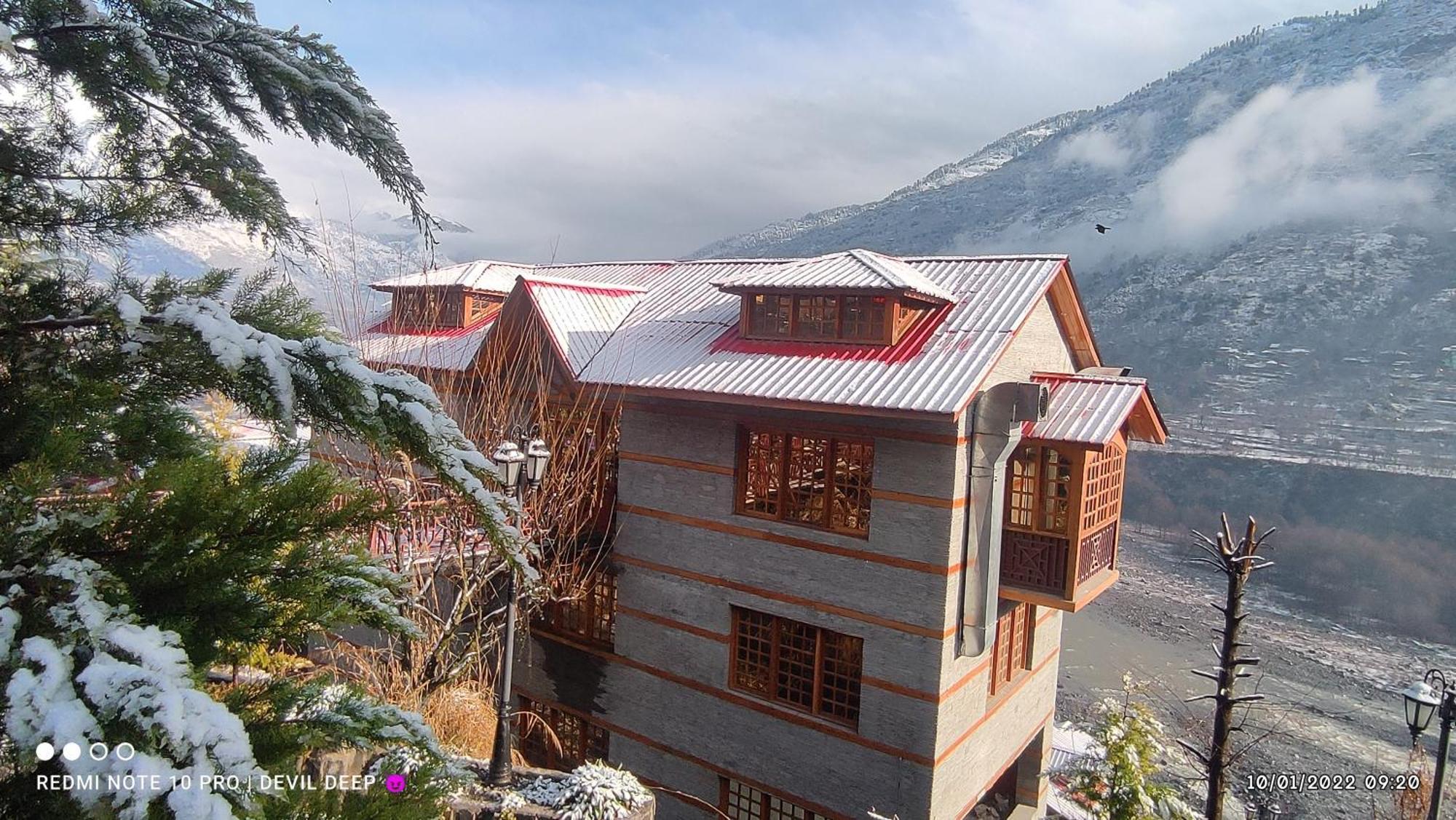 Regenta Inn By Riverside Manali Exterior photo